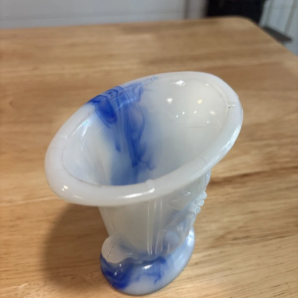 Vintage Akro Agate Slag Glass Lilly Vase 4 1/2